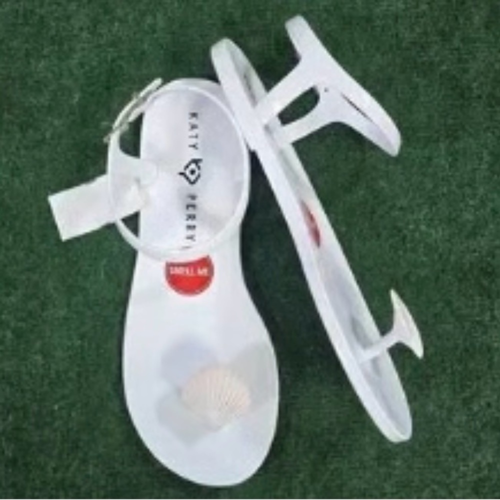 Katy Perry Collections White Sandals with Seashell Accent - Picture 2 of 7